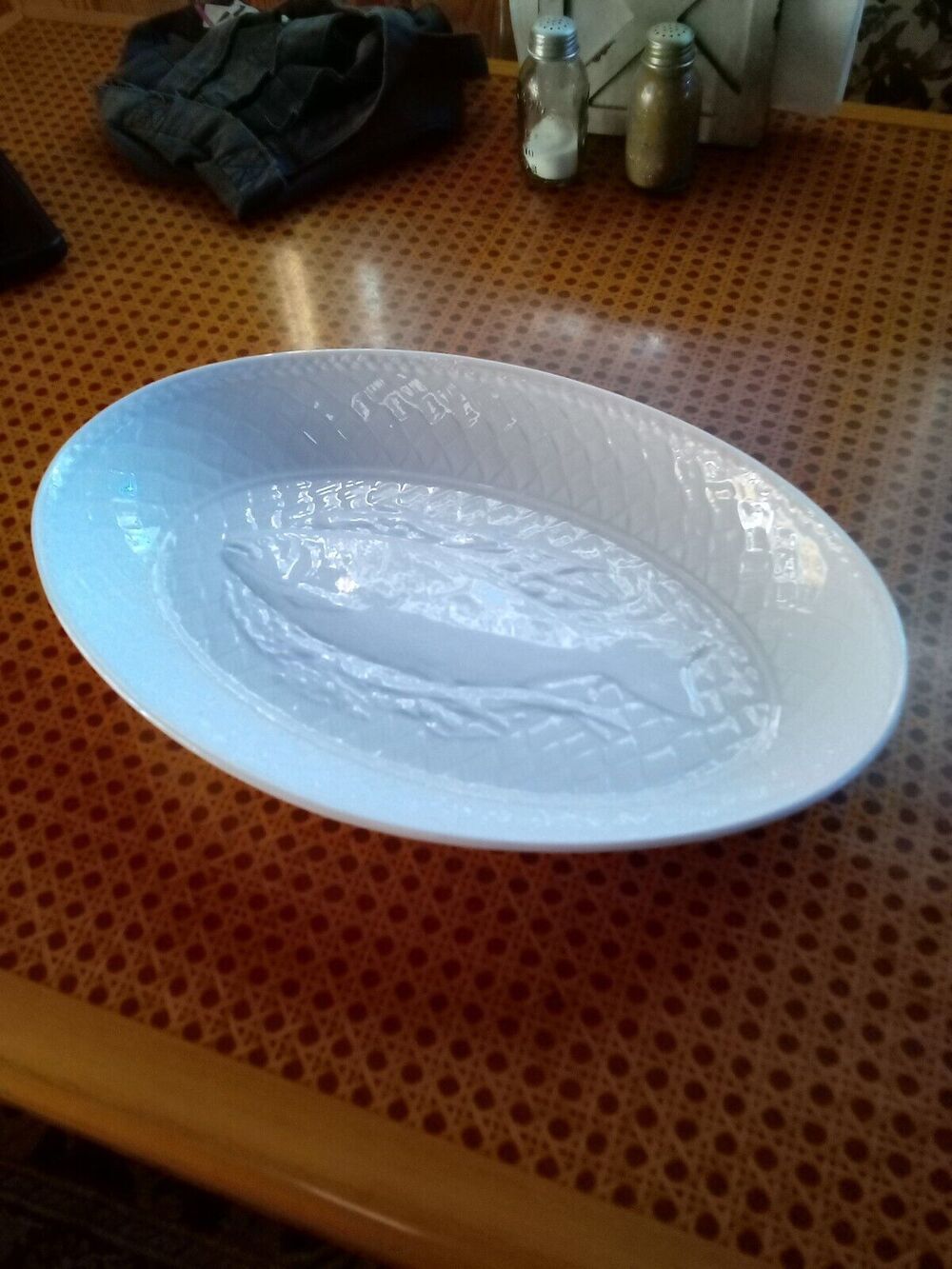 FISH PLATTER / 1983 Royal Worcester Gourmet Oven China